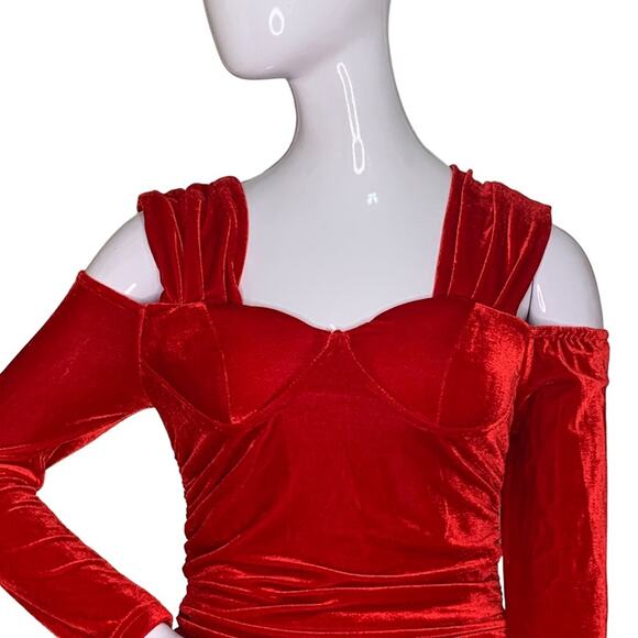 Boohoo NWT Velvet Bardot Cup Detail Mini Dress Size 4 Dark Red Cold Shou… - Picture 2 of 12